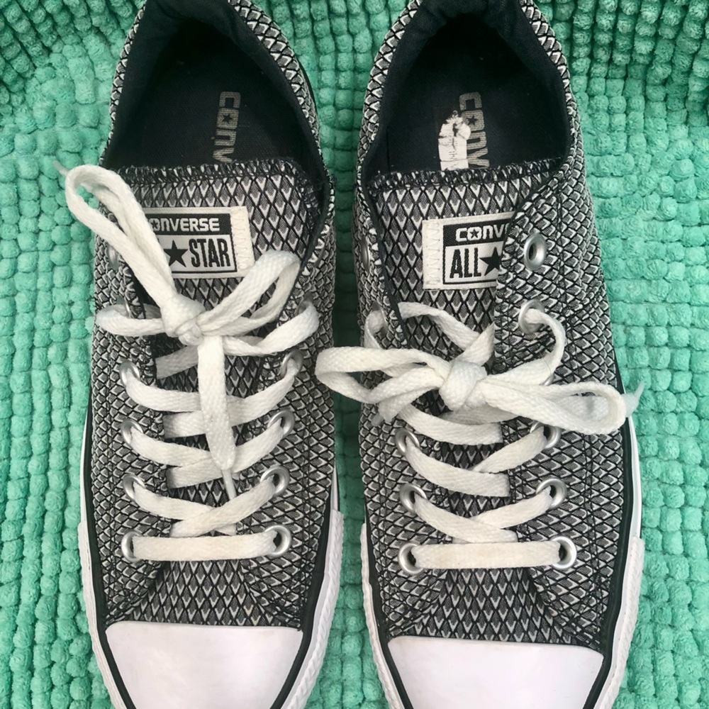 Converse Low Top Sneakers in Black and White Pattern. Women’s Size 9.